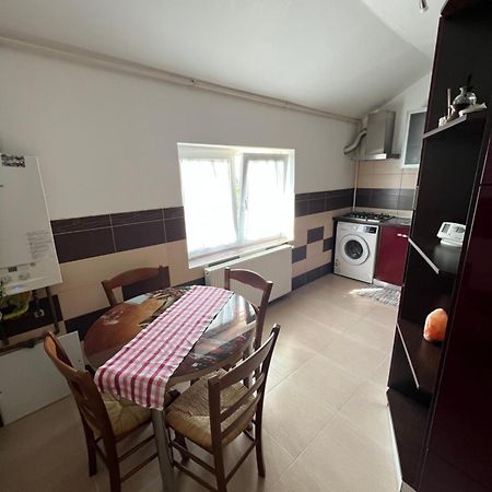 Ovidius Apartament Cisnadie ภายนอก รูปภาพ
